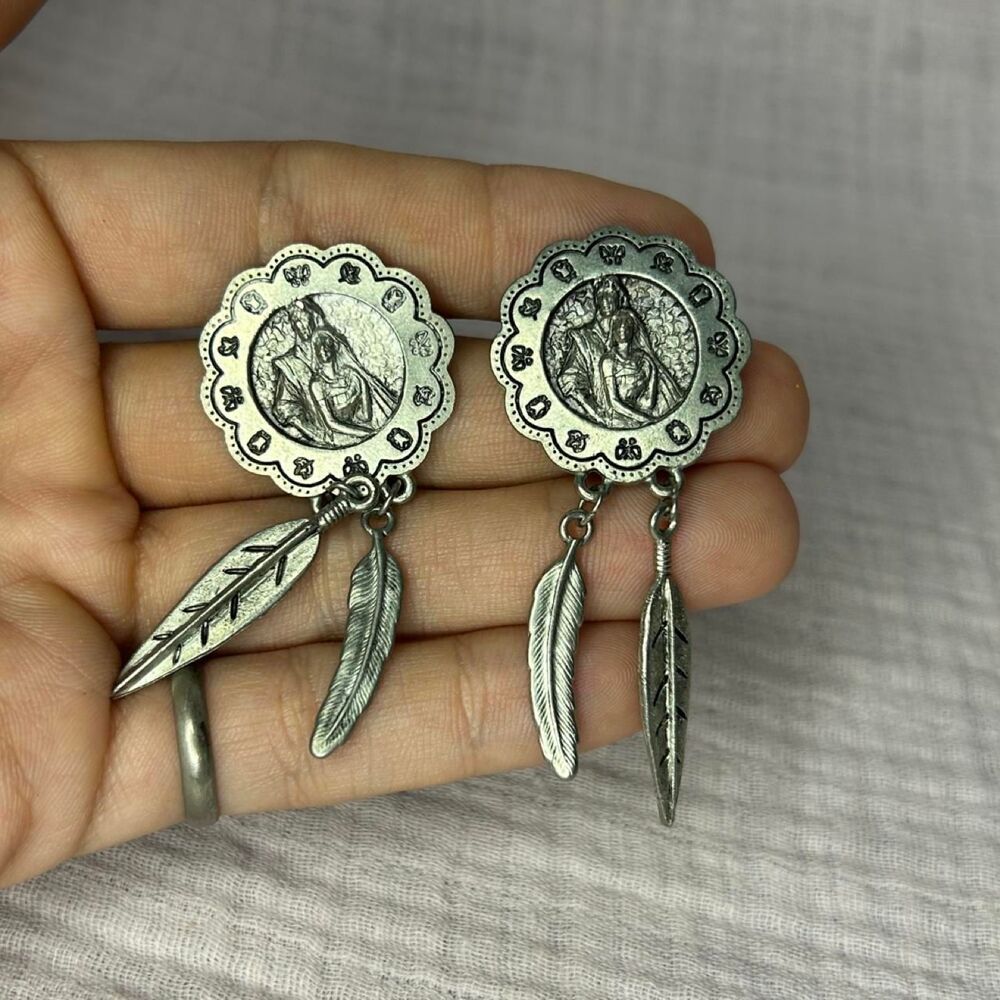 Vintage Disney Pocahontas Silver Tone Feather Dangle Drop Earrings